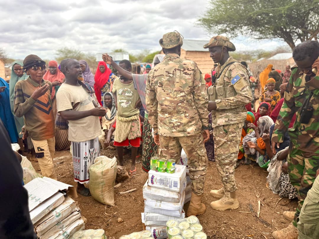 Somali National Army GorGor commandos distribute emergency food aid and water supplies to drought-affected residents in Bay region during a humanitarian relief operation on April 16, 2026.