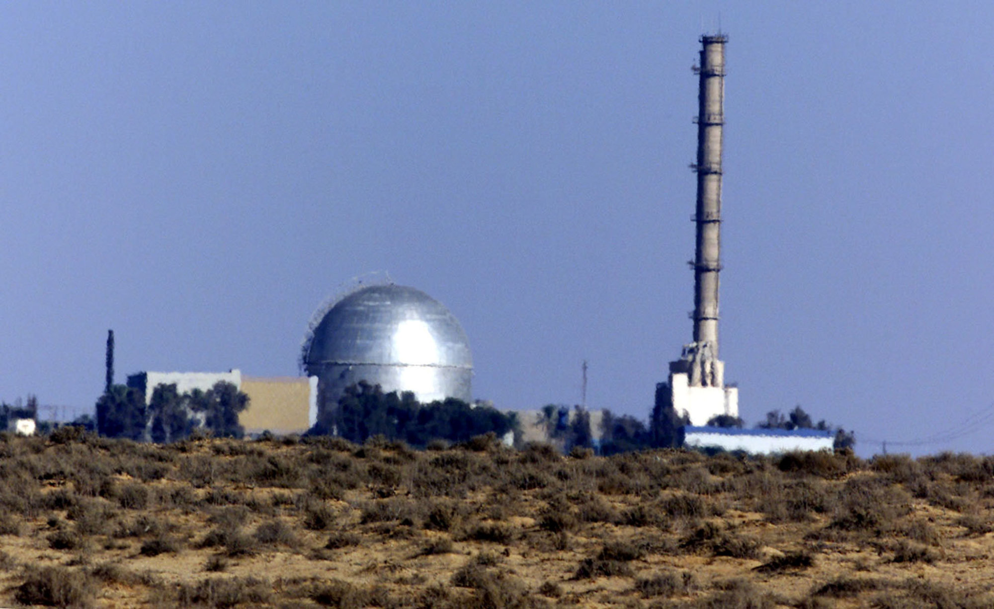 The Israeli nuclear facility in the Negev Dest outside Dimona is seen in 2000. | JIM HOLLANDER / VIA REUTERS