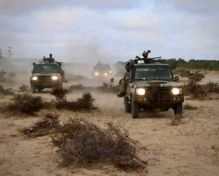 The Somali National Army (SNA) deployed troops as a buffer force between rival inter-clan groups in Jalalaqsi District to prevent renewed fighting and stabilize the area.