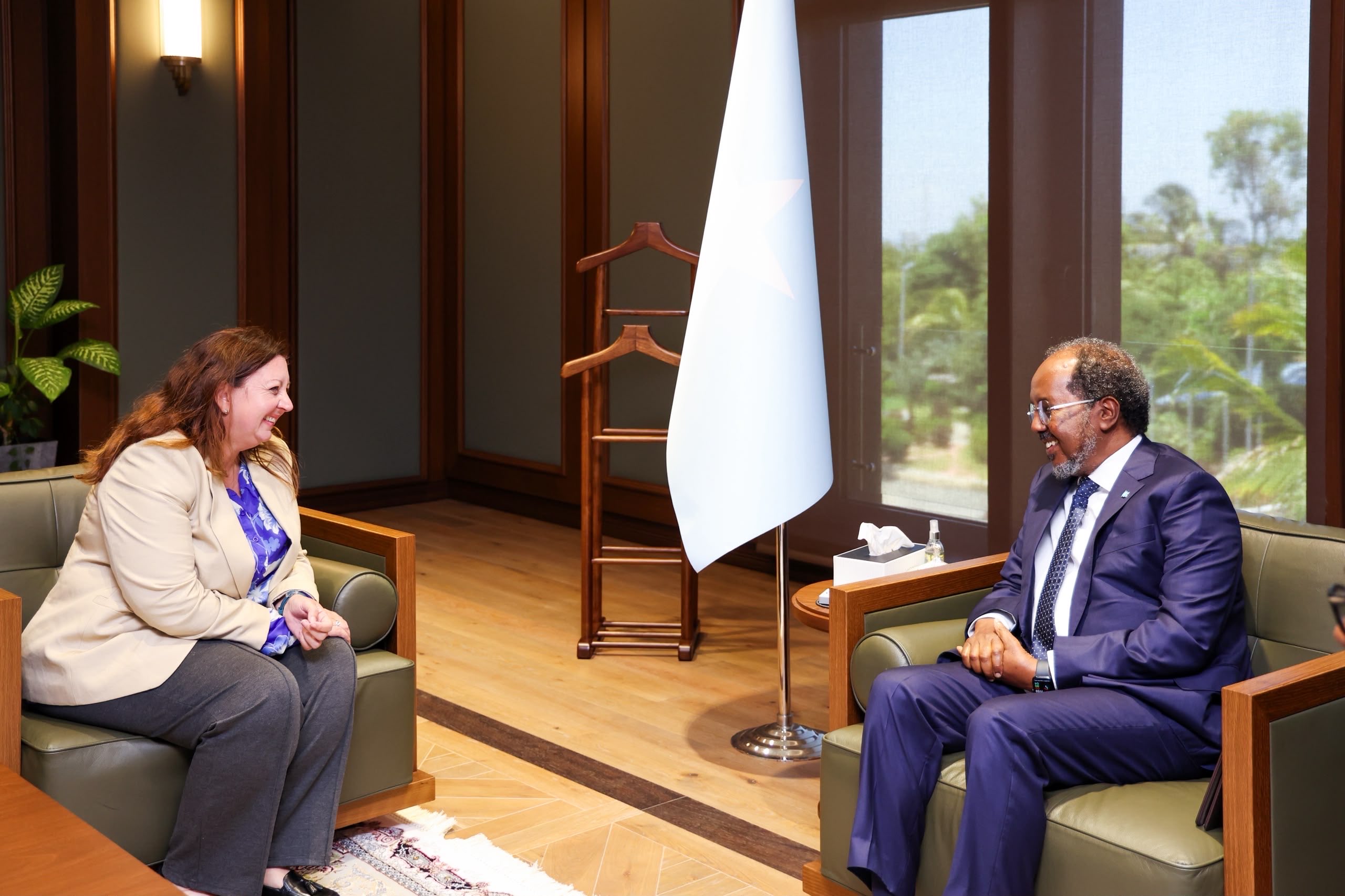 Somali President Hassan Sheikh Mohamud receives UK State Minister Kirsty McNeill at Villa Somalia in Mogadishu.