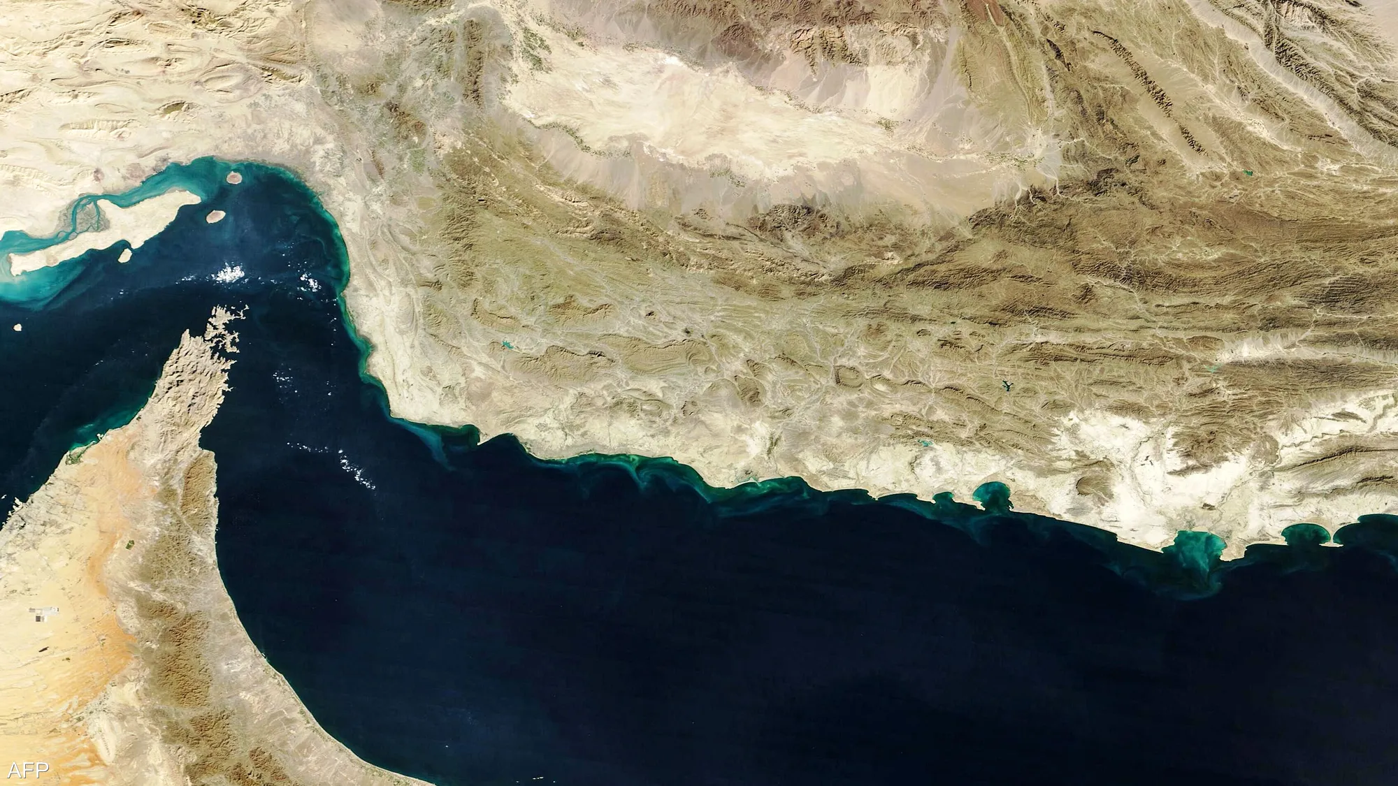 Map of the Strait of Hormuz, a strategic maritime chokepoint between Iran and Oman, connecting the Persian Gulf to the Gulf of Oman, with a width of approximately 39 kilometers (21 nautical miles) at its narrowest point.