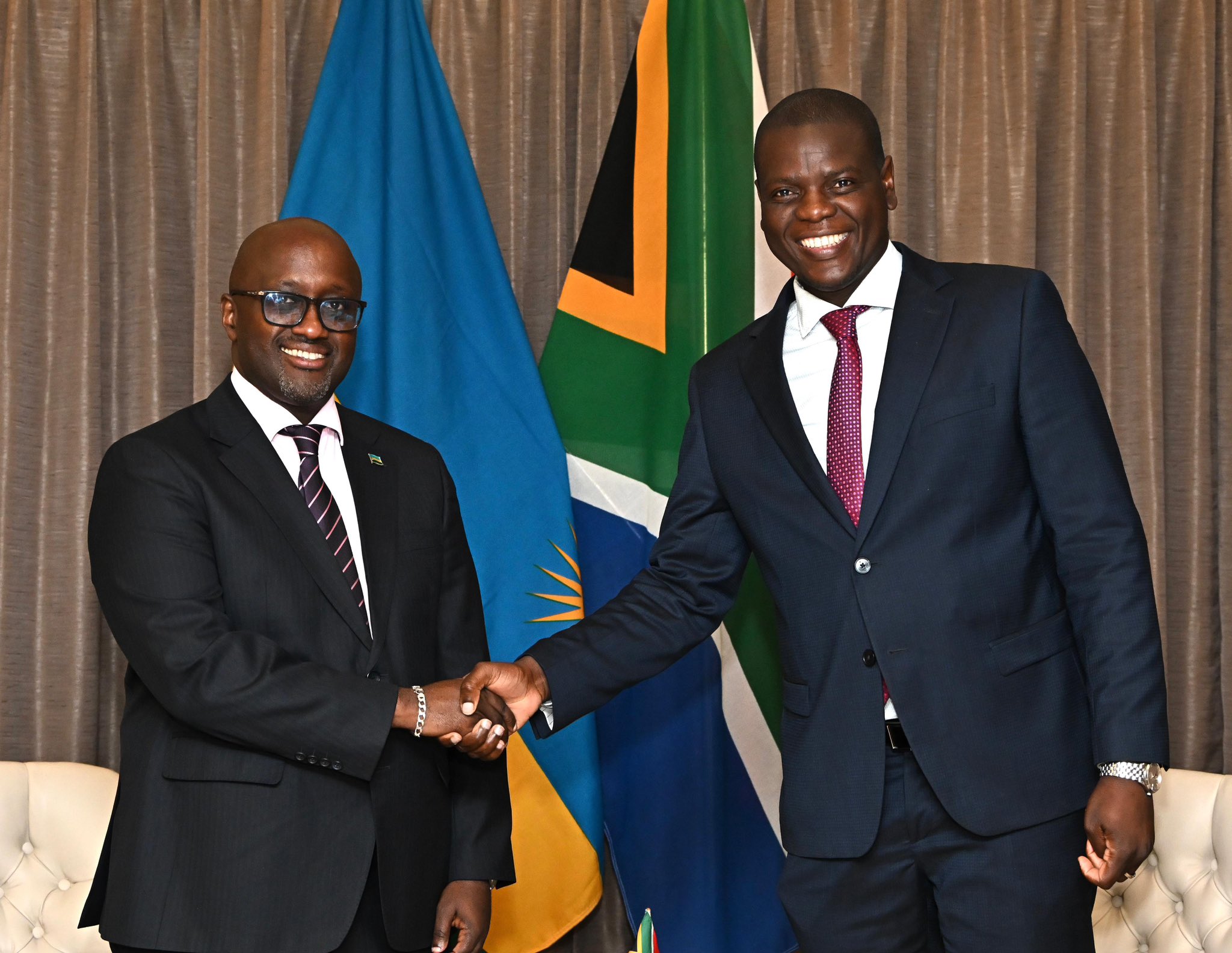 Olivier J.P. Nduhungirehe, Minister of Foreign Affairs and International Cooperation of the Republic of Rwanda, and Ronald Lamola, Minister of International Relations and Cooperation of the Republic of South Africa, meet in Pretoria during bilateral talks aimed at strengthening relations and restoring visa services between Rwanda and South Africa.