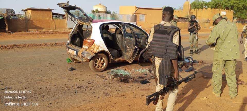 A small vehicle believed to have been used by suspected attackers remains abandoned near the airport area following the reported incident in Niamey, as security forces continue operations and secure the perimeter.