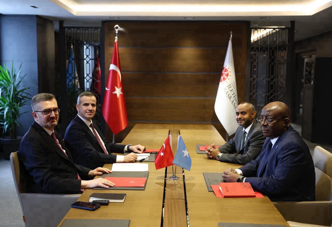 Somalia's Information Minister Daud Aweis Jama and Ports Minister Abdulkadir Mohamed Nur met T&uuml;rkiye's Head of Communications Burhanettin Duran in Ankara to strengthen bilateral media cooperation.