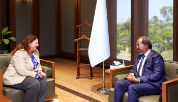 Somali President Hassan Sheikh Mohamud receives UK State Minister Kirsty McNeill at Villa Somalia in Mogadishu.