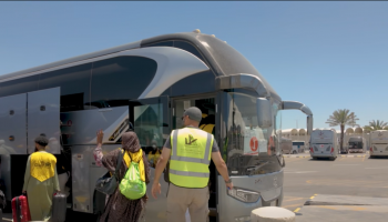Somali pilgrims arrive at Madinah airport as Saudi Arabia begins receiving 432 travelers from Mogadishu and Hargeisa.