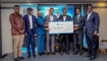 Somali businessman Liban Ahmed Hassan, a candidate for leader of Galmudug State, presents a $50,000 cash recognition award to referee Omar Artan during a public ceremony in Mogadishu, in the presence of ministers and officials from the Prime Minister's Office.